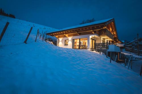 Chalet Steinbock mit üppigem Genusskorb für Zwei (Chalet Steinbock mit uppigem Genusskorb fur Zwei) in Jungholz