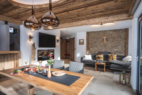 Chalet Steinbock mit üppigem Genusskorb für Zwei in 6691 Jungholz