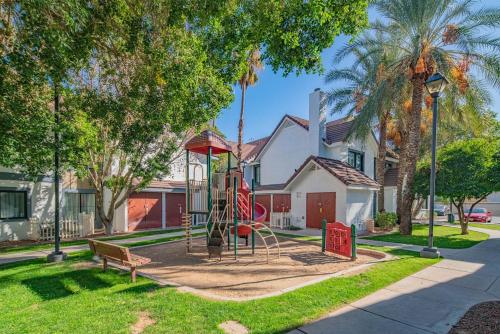 Metro PHX STUDIO KING sleeps 4 HEATED POOL PETS ALLOWED - image 7