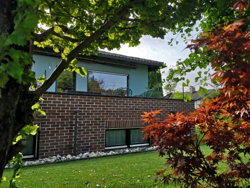 A szálláshely kívülről, Haus zur lachenden Lieselotte I 5 Minuten zu Fuß zum kostenlosen Naturbad I Messenähe I Waldnähe (Haus zur lachenden Lieselotte I 5 Minuten zu Fuß zum kostenlosen Naturbad I Messenahe I Waldnahe) in Postbauer-Heng