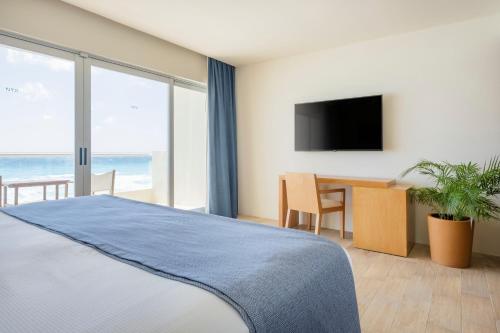 Master Suite image 7