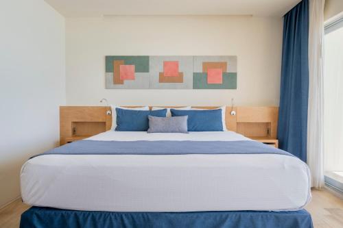 Master Suite image 8