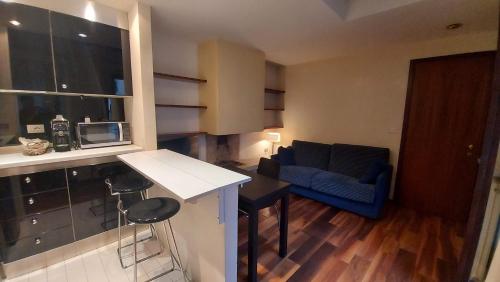 One-Bedroom Apartment image 6