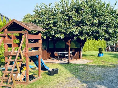 Parque infantil, Mieszkanie nad jeziorem z własną linią brzegową (Mieszkanie nad jeziorem z wlasna linia brzegowa) in Olsztyn City Center