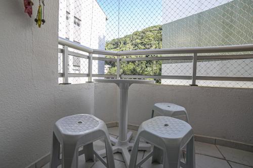 Apto 22E ar condicionado e ventilador, 2 quartos, churrasqueira, elevador e piscina