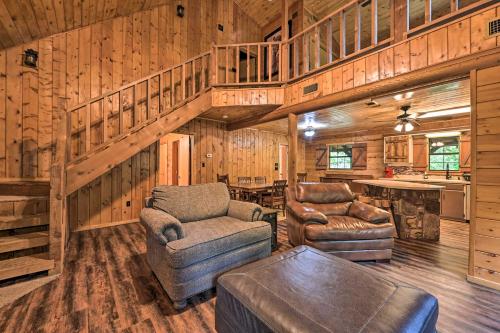 Rustic Broken Bow Cabin Deck and 6 Mi to Lake! - main image