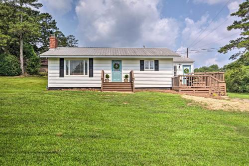 Idyllic Getaway with Deck about 4 Mi to Dtwn Athens in Athens, USA