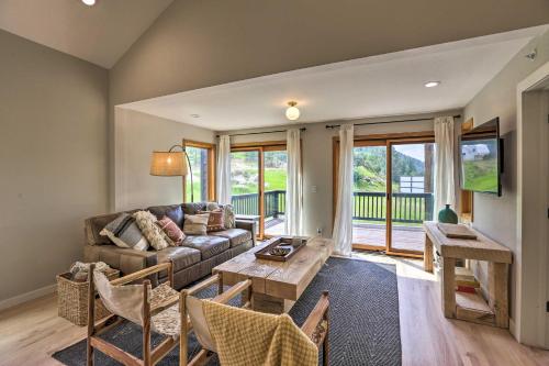 Evergreen Mountain Duplex with Trail Access! in Idaho Springs, USA