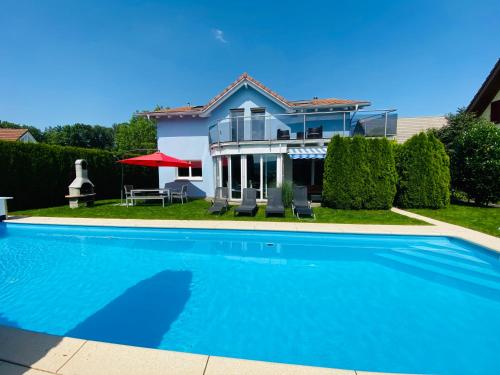 Villa with Pool - Leon's Holiday Homes