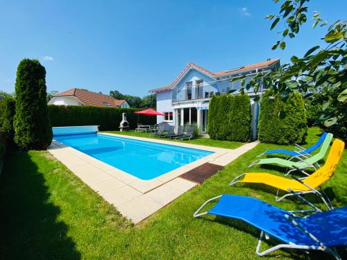 Villa with Pool - Leon's Holiday Homes