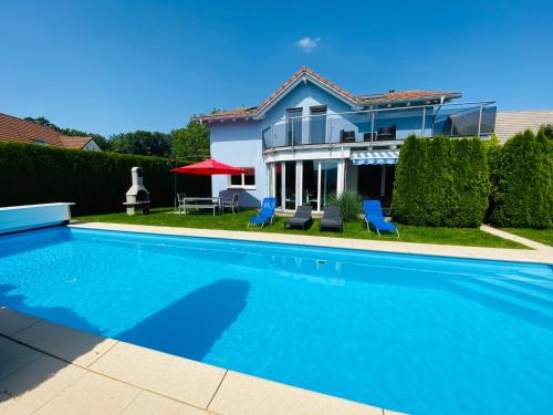 Villa with Pool - Leon's Holiday Homes