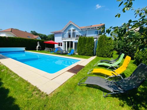 Villa with Pool - Leon's Holiday Homes