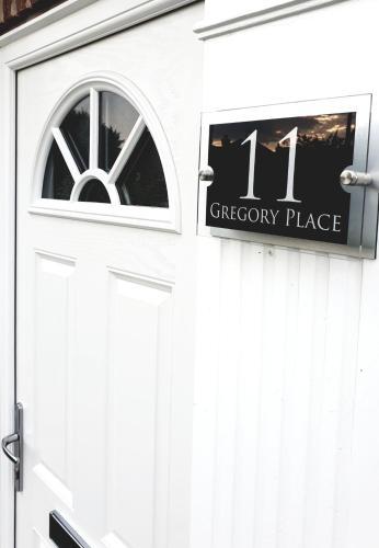 Gregory Place in 倫頓