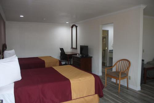 Queen Suite with Two Queen Beds and Sofa Bed - Non-Smoking/Not Pet Friendly