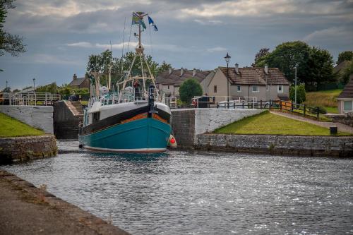 Picture of Great Glen Way Canal Side Apartment