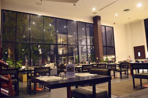 餐廳, 素萬那普威士瑪雅飯店 (Vismaya Hotel Suvarnabhumi) in 蘇汪納蓬機場