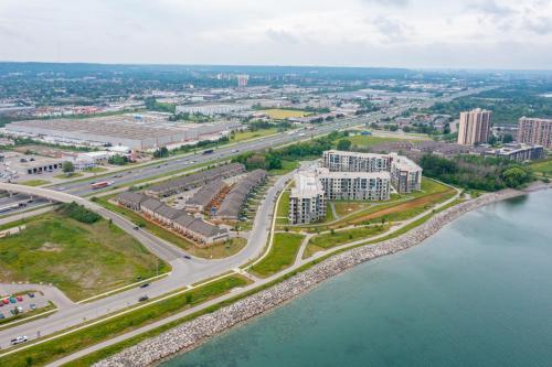 Modern Hamilton Homes Lake Ontario Shore by GLOBALSTAY - Apartment - Hamilton