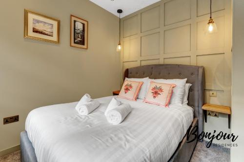 Grassmarket Luxury No 2 - 3BR-2BA - Free Parking by Bonjour Residences Edinburgh