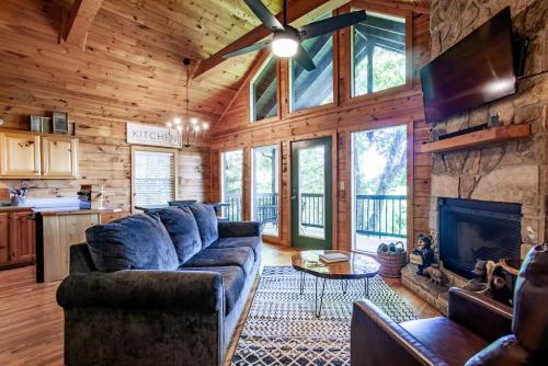 Little Cove Lookout with Views Hot Tub and Game Room - main image