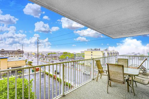 Ocean Palms 402