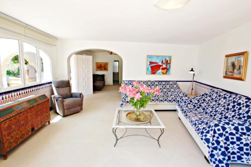Los Terribles - sea view villa with private pool in Benissa - image 4