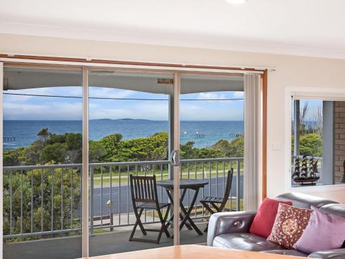 Allawah Beach House - 29 Dalmeny Drive, Kianga in Kianga