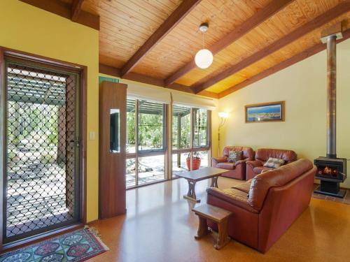 Caseys Pet Friendly Beach Cottage in Mystery Bay