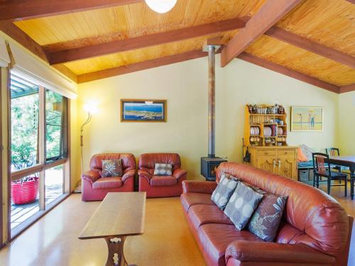 Caseys Pet Friendly Beach Cottage in Mystery Bay