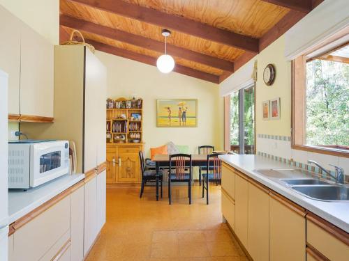 Caseys Pet Friendly Beach Cottage in Mystery Bay