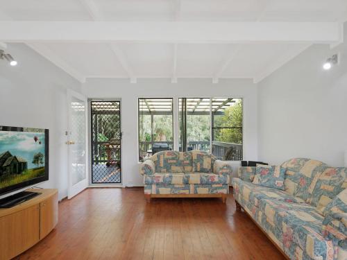 Pet friendly Beach House at Kianga in Kianga