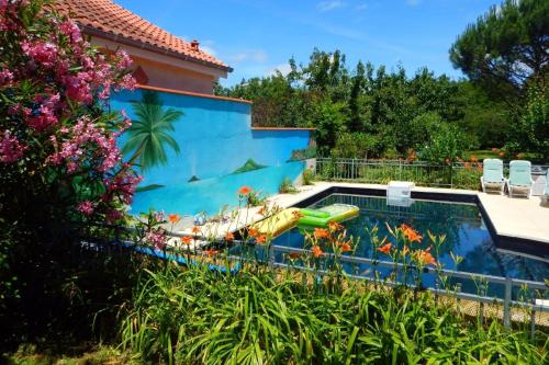 2 chambres et salle de bain un oasis de bien être Piscine et jardin