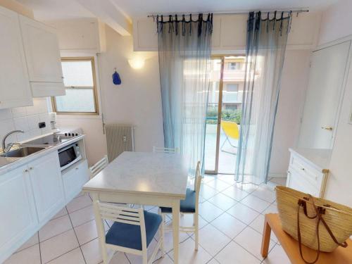 Appartement Menton, 2 pièces, 4 personnes - FR-1-196-210