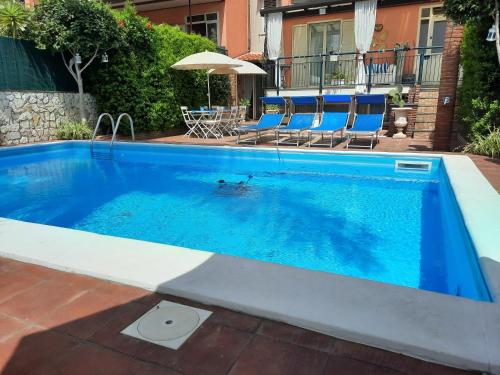 Villa Euthalia pool and jacuzzi Etna e Taormina