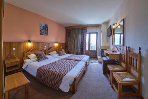 Special Offer - Double or Twin Room with Mountain View and Fireplace