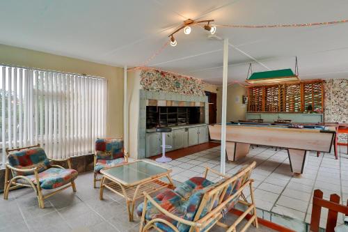 ทัศนียภาพภายนอกโรงแรม, ฟิชเชอร์เฮฟเว่น ทราเวลเลอร์ ลอดจ์ (Fisherhaven Travellers Lodge) in เฮอร์มานัส