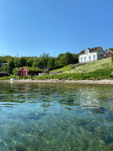 Kræmarvika Lodge - Tap to explore photos