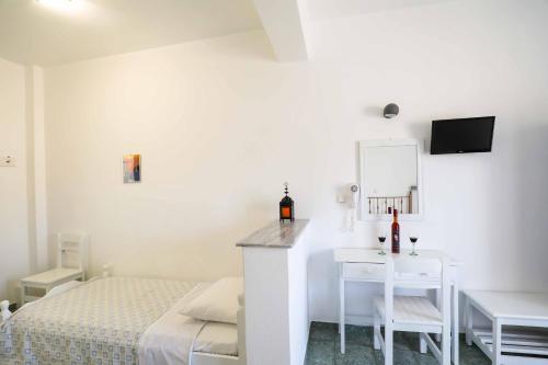 Finikas Hotel - image 9