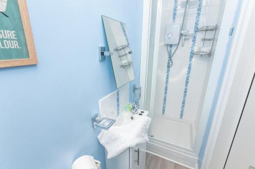Pass the Keys 2 Bed with Garden Parking and York Minster views
