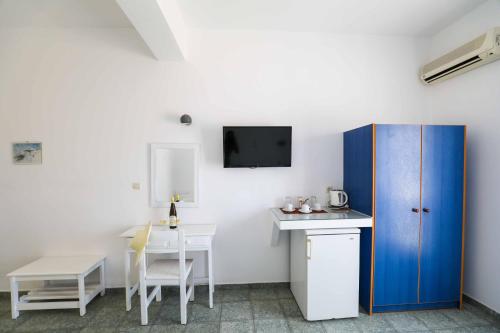 Finikas Hotel - image 12