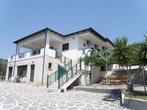 Villa Rodia 2 guests gîte à louer Astrís