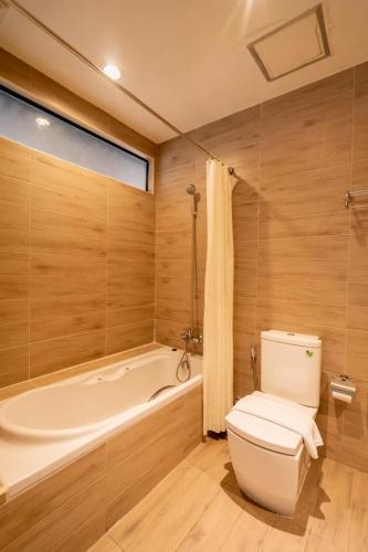 room detail thumbnail 2