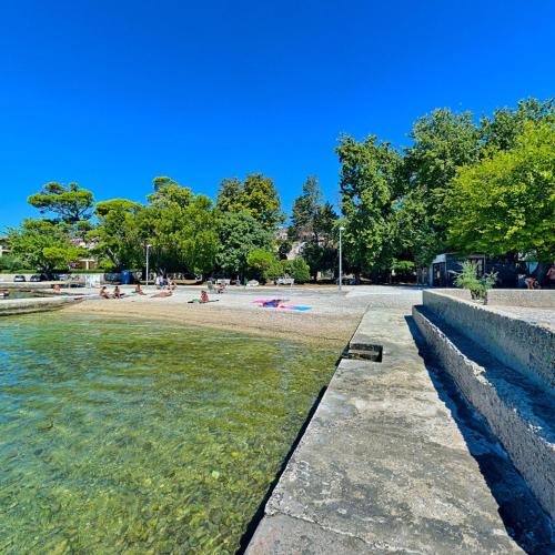 Apkārtne, Villa Soulavy in Kastela