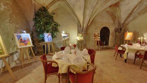 餐廳, Logis Hotel de Paris in 聖阿沃爾德