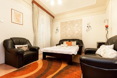  Lovely Green Apartment in Budapest