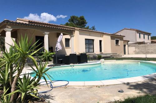 Villa 145 m2 avec Piscine, dans un milieux arboré. gîte à louer Suze-la-Rousse