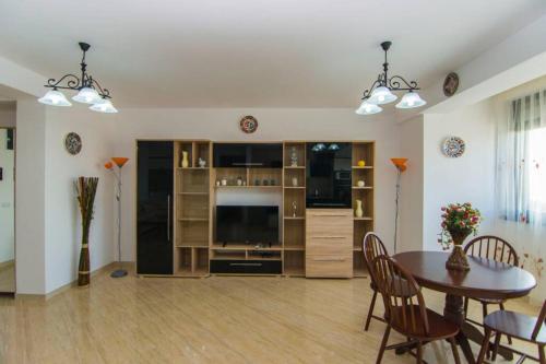 Ap. 15 F Linda Residence