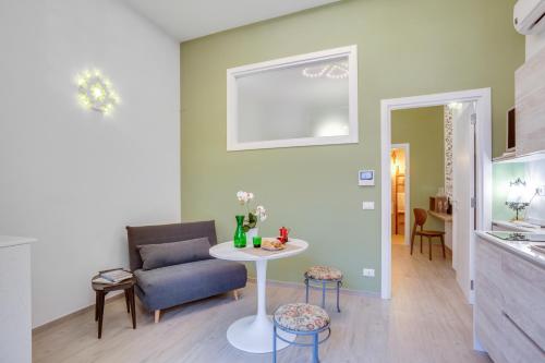 MADAME BARI' Suite Apt a step from the sea