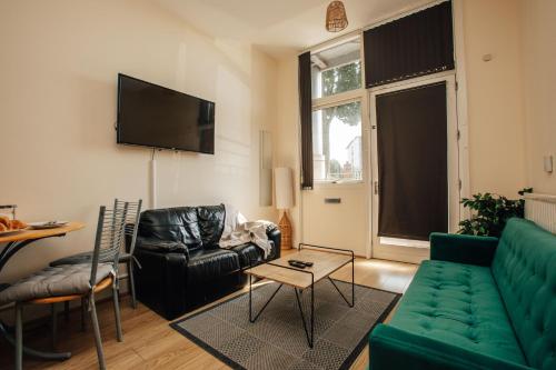 2 Bed-Park View Apartment with free Netflix Balcony and Bath-Topmeadows Stays - image 12