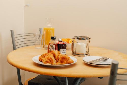 2 Bed-Park View Apartment with free Netflix Balcony and Bath-Topmeadows Stays - image 14
