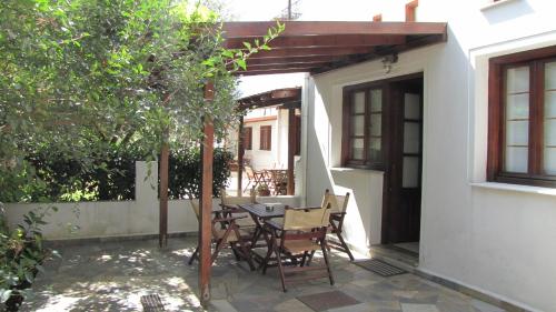 Zouzoula House - image 5